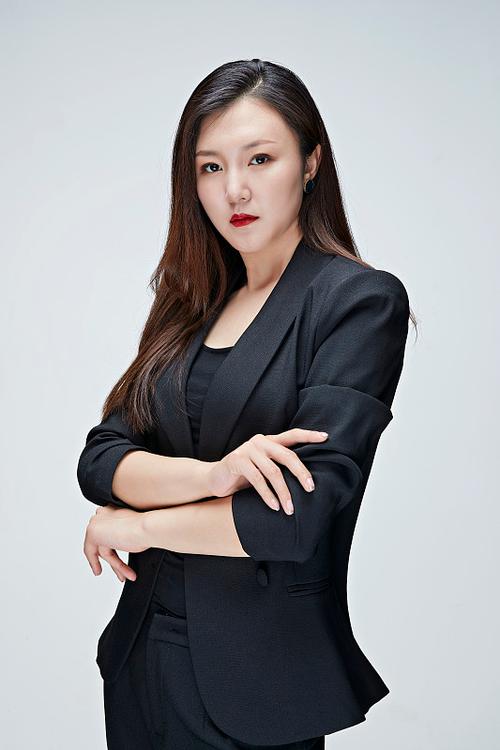 李萍 视觉与舞美负责人